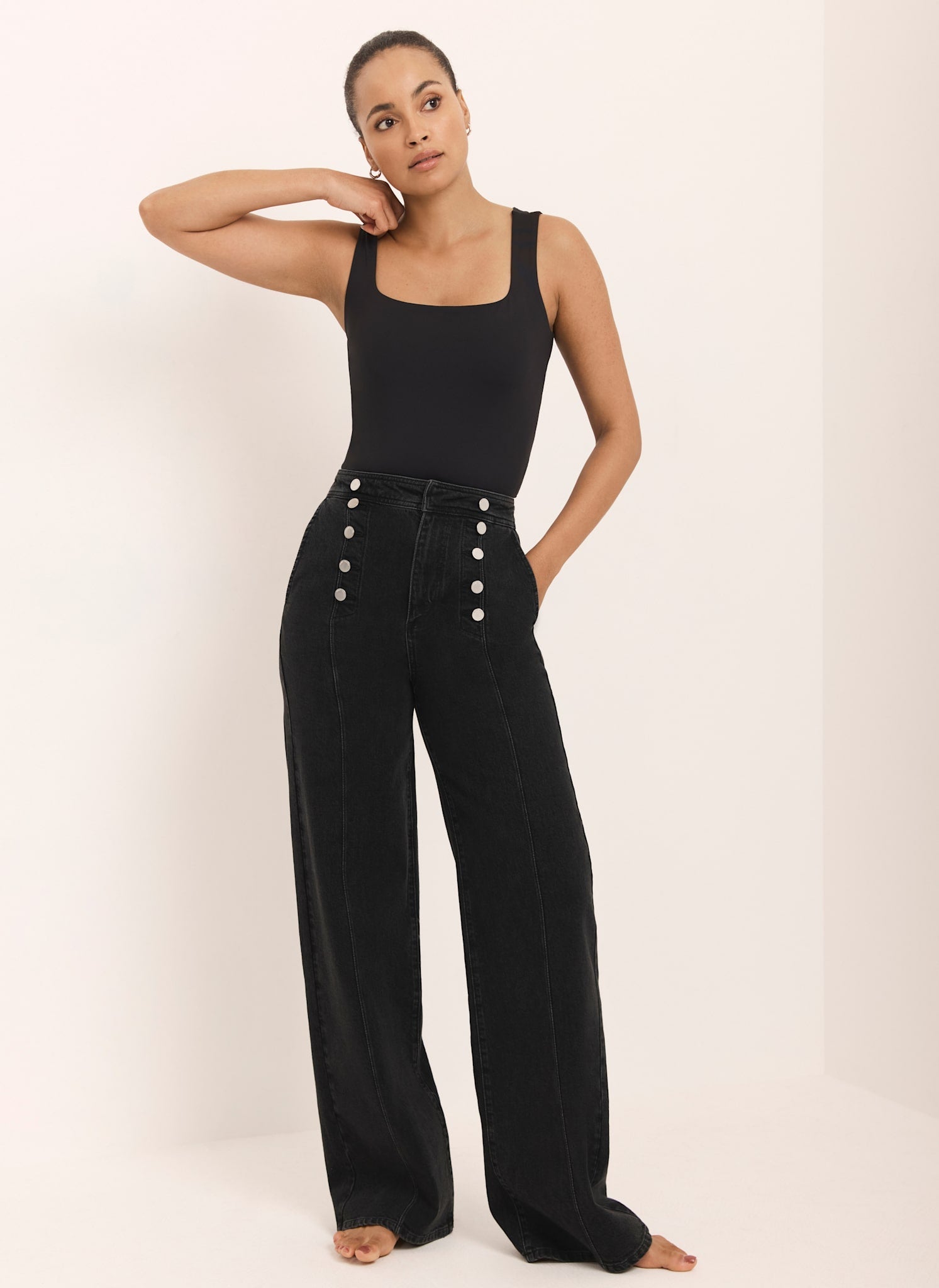 Black Layering Scoop Neck Vest