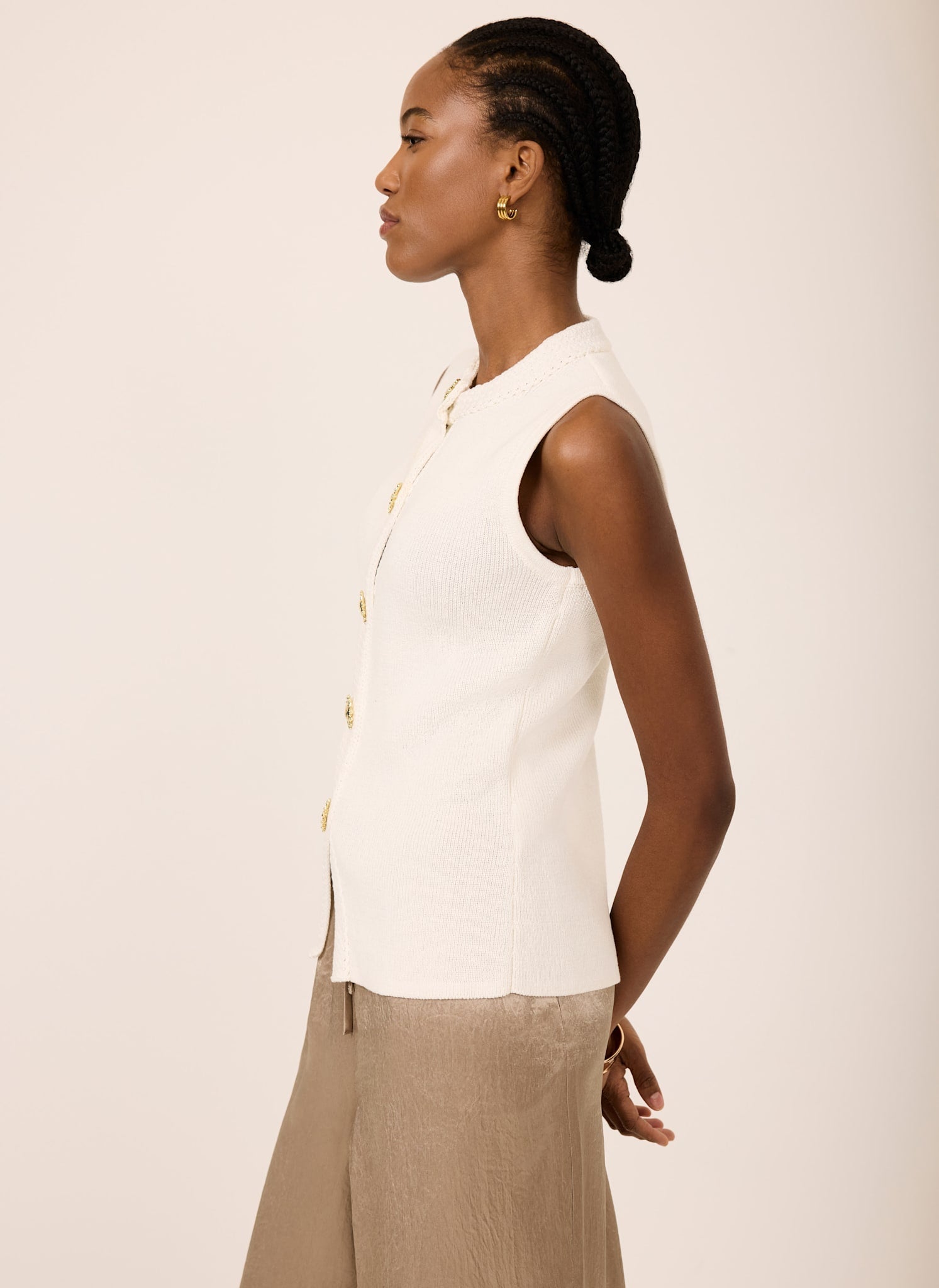 White Sunray Button Knit Sleeveless Top